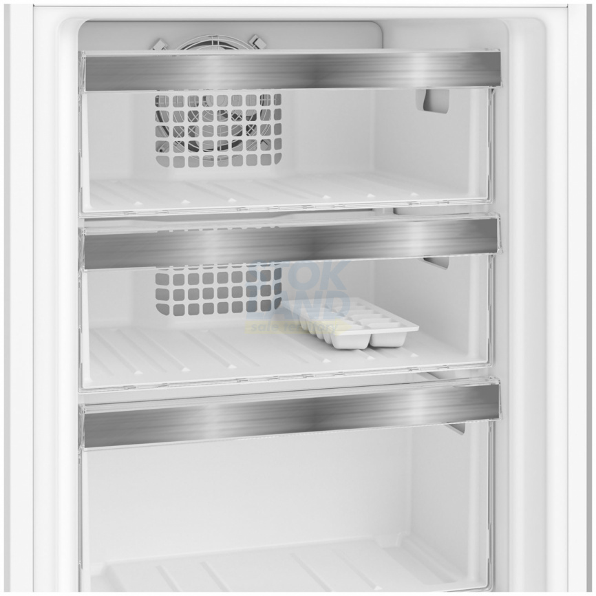 Встраиваемый двухкамерный холодильник Hotpoint HBH 20 белый фото 1